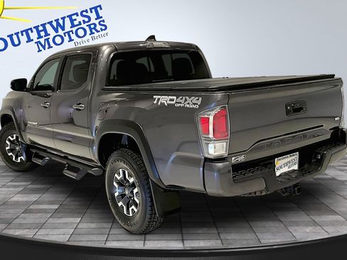 Used 2020 Toyota Tacoma TRD Off-Road w/ TRD Premium Off Road Package AWD/4WD image 4