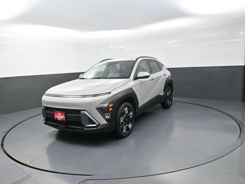 Used 2025 Hyundai Kona SEL AWD/4WD image 32