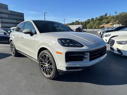 Used 2024 Porsche Cayenne Coupe AWD/4WD image 3