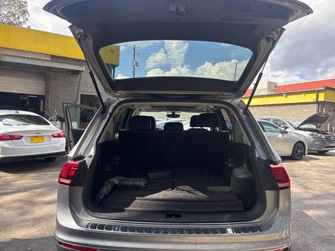 Used 2021 Volkswagen Tiguan SE w/ Panoramic Sunroof Package image 13