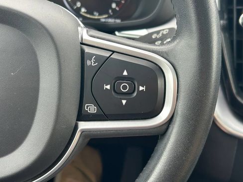 Used 2020 Volvo XC60 T5 Momentum AWD/4WD image 35