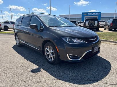 Used 2017 Chrysler Pacifica Touring-L w/ Tire & Wheel Group