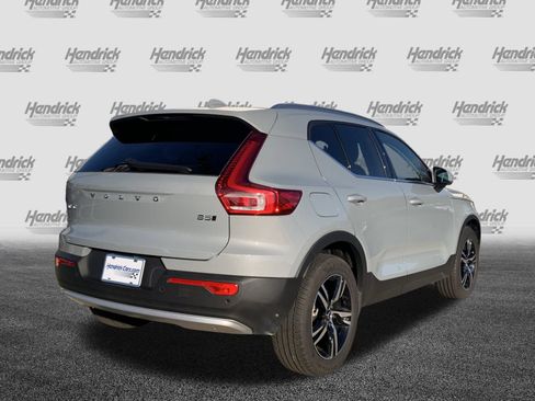 Used 2025 Volvo XC40 B5 Core image 10