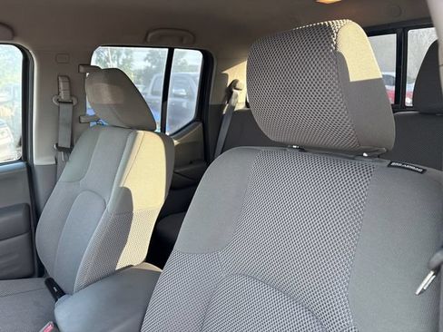 Used 2017 Nissan Frontier SV AWD/4WD image 9