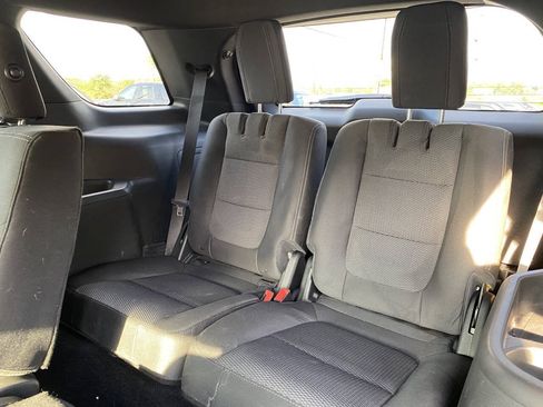 Used 2018 Ford Explorer XLT w/ Equipment Group 201A AWD/4WD image 16