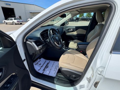 Used 2015 Jeep Cherokee Limited w/ Luxury Group AWD/4WD image 9