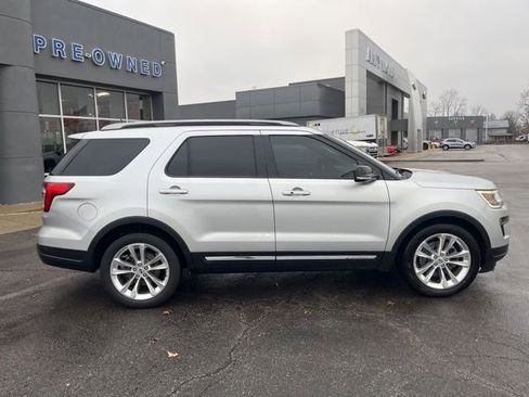 Used 2018 Ford Explorer XLT w/ Equipment Group 202A image 4