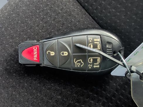 Used 2014 Dodge Grand Caravan SXT FWD image 17