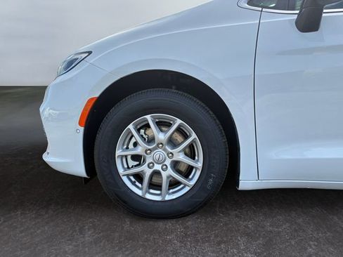 New 2026 Chrysler Pacifica Select FWD image 14