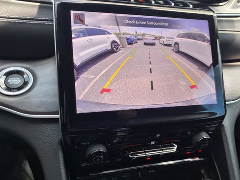 Used 2024 Jeep Grand Cherokee Limited w/ Black Appearance Package image 15