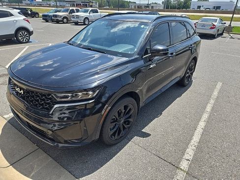 Certified 2023 Kia Sorento SX FWD image 2