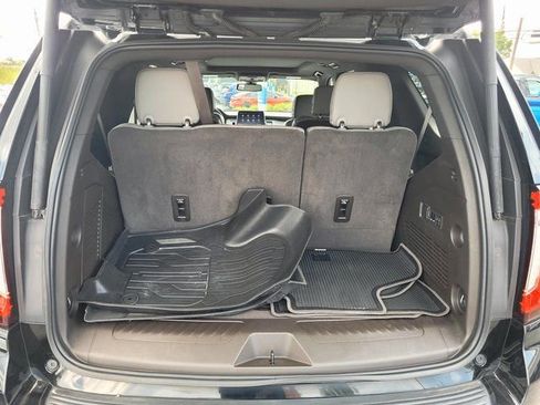 Used 2021 GMC Yukon SLT w/ SLT Luxury Plus Package image 18