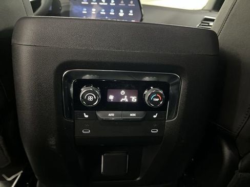 New 2025 Chevrolet Suburban Premier image 21