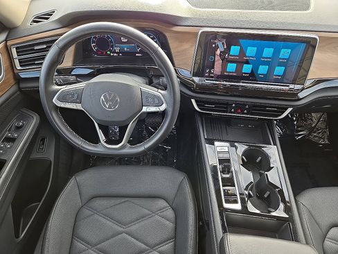 Used 2025 Volkswagen Atlas SE AWD/4WD image 18