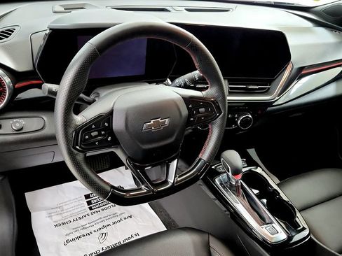 Used 2024 Chevrolet Trax RS w/ Sunroof Package FWD image 24