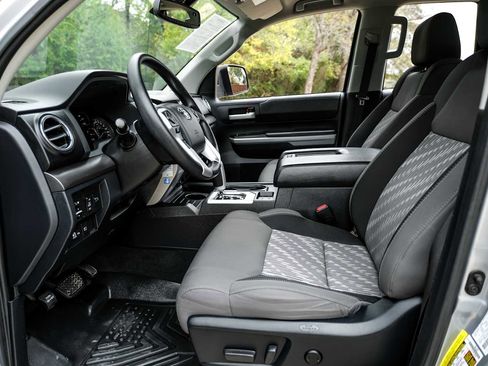 Used 2018 Toyota Tundra SR5 image 4