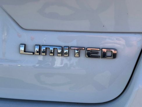 Used 2023 Jeep Grand Cherokee Limited RWD image 8