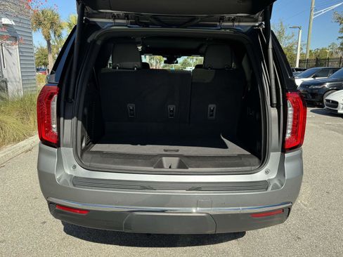 Used 2023 GMC Yukon SLT w/ SLT Luxury Package image 11