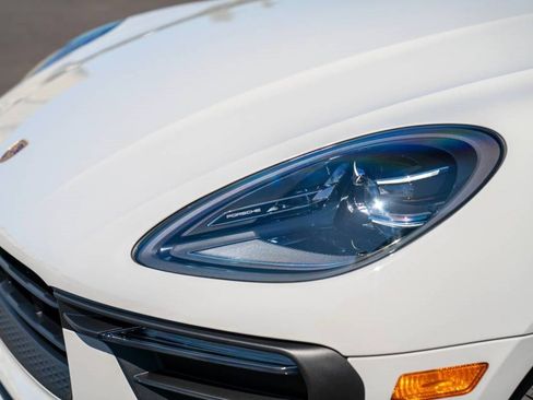 New 2026 Porsche Macan AWD/4WD image 30