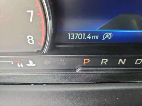 Used 2024 Ford Explorer XLT AWD/4WD image 25