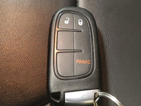 Used 2020 Jeep Cherokee Latitude Plus FWD image 32