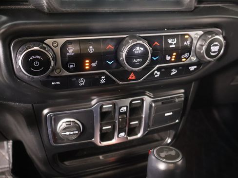 Used 2021 Jeep Wrangler Unlimited Sahara AWD/4WD image 8