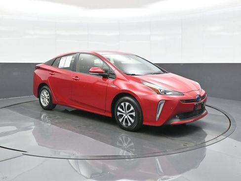 Certified 2019 Toyota Prius XLE AWD/4WD image 1