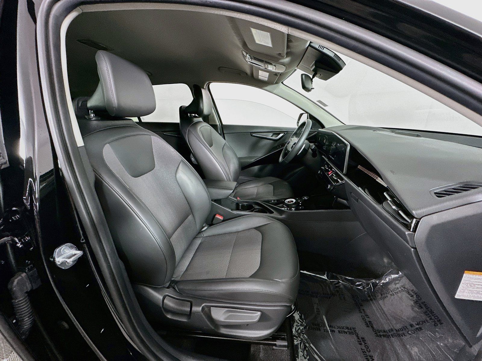 Used 2025 Kia Niro EX FWD image 29