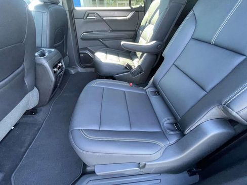 Used 2024 GMC Acadia Elevation image 9