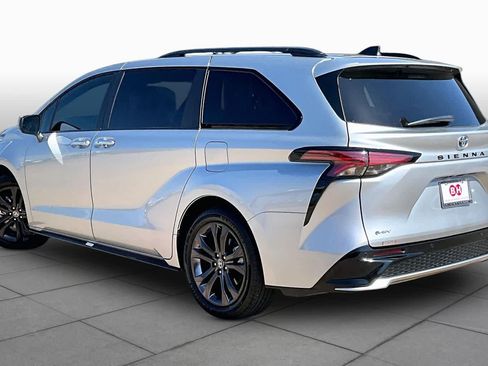 Used 2025 Toyota Sienna XSE FWD image 12