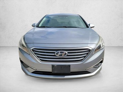 Used 2017 Hyundai Sonata SE FWD image 2
