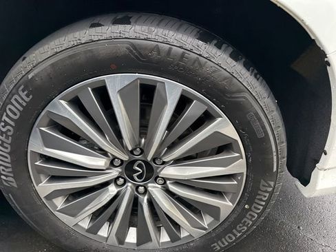 Certified 2025 INFINITI QX80 Sensory image 11