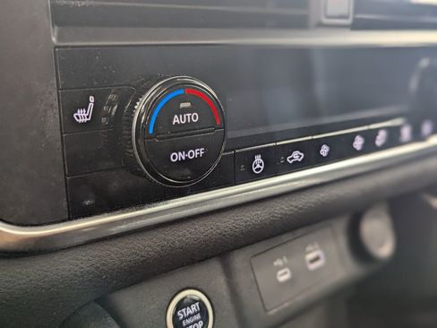 Used 2023 Nissan Rogue SV w/ SV Premium B Package image 39