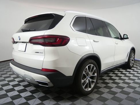 Used 2021 BMW X5 xDrive40i w/ Premium Package AWD/4WD image 3
