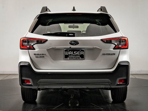 Used 2023 Subaru Outback Premium AWD/4WD image 7