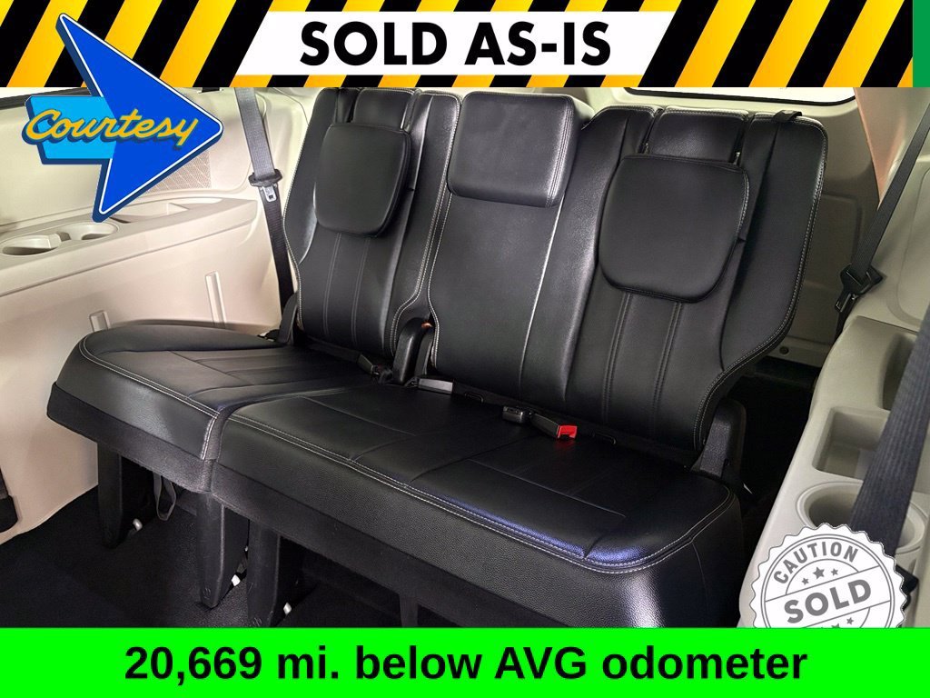 Used 2014 Chrysler Town & Country Touring FWD image 26