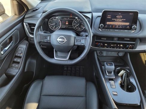 Used 2025 Nissan Rogue SV w/ SV Premium Package image 18