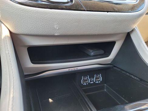 Used 2023 Chrysler Pacifica Limited FWD image 28