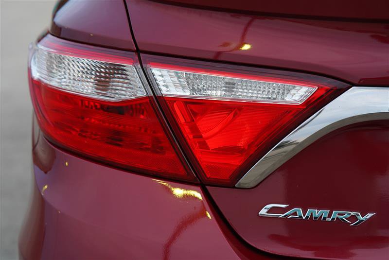 Used 2017 Toyota Camry SE w/ Moonroof Package FWD image 22