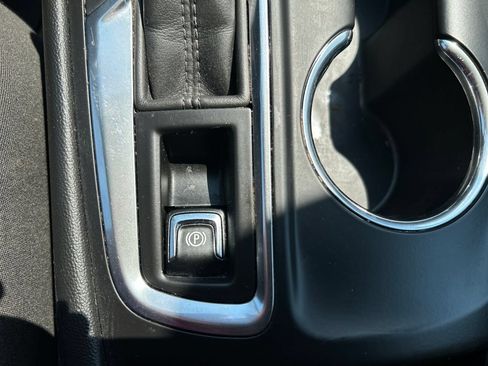 Used 2018 Chevrolet Equinox LT FWD image 30