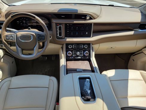 Used 2024 GMC Yukon XL Denali w/ Denali Reserve Package AWD/4WD image 27
