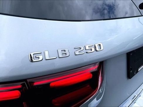 Used 2026 Mercedes-Benz GLB 250 4MATIC image 8