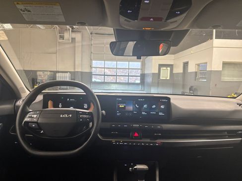 Used 2025 Kia K4 LXS image 32