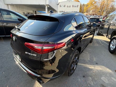 Used 2023 Alfa Romeo Stelvio Veloce image 5