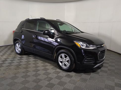 Used 2020 Chevrolet Trax LT w/ LT Convenience Package FWD image 11