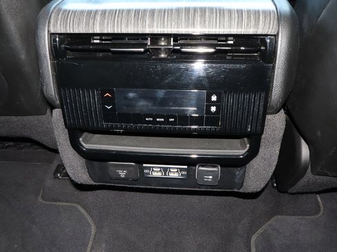 Used 2024 Jeep Wagoneer Series II w/ Flexible Seating Group AWD/4WD image 23