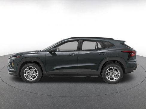 Used 2025 Chevrolet Trax LT w/ LT Convenience Package FWD image 3