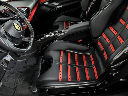 Used 2022 Ferrari SF90 Spider image 31