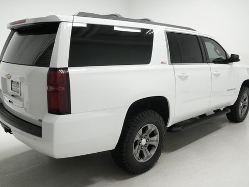 Used 2018 Chevrolet Suburban LT w/ Luxury Package AWD/4WD image 4