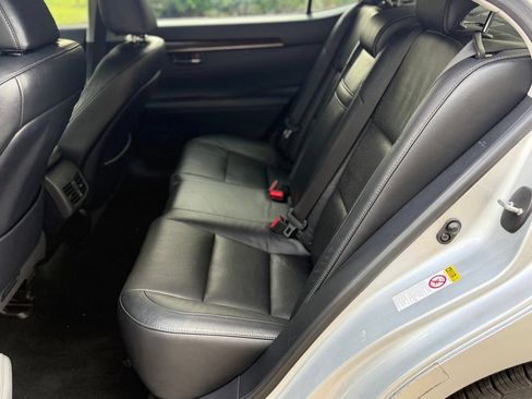 Used 2013 Lexus ES 350 w/ Luxury Pkg FWD image 12
